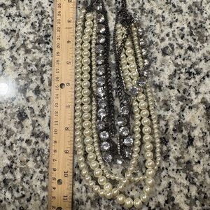 Elegant Pearl and Crystal Necklace